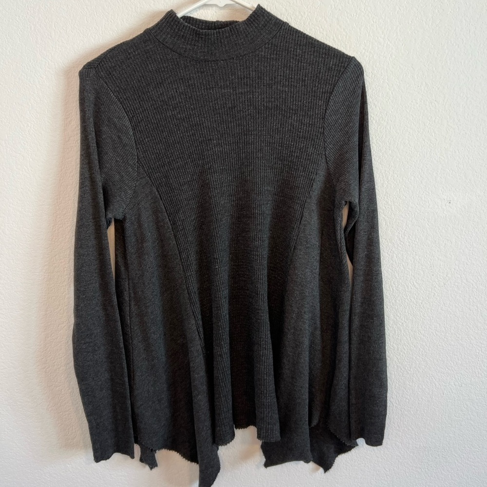 TLA Women’s Gray Waffle Knit‎ Top Size Medium